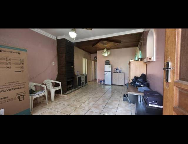 3 BEDROOM HOUSE FOR SALE IN DIEPKLOOF EXT